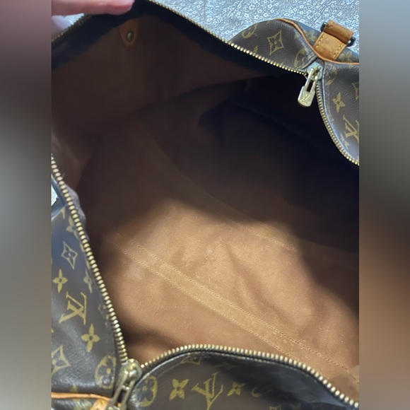Louis Vuitton keepall 50. No stains inside or rips in leather. Has wear - Picture 3 of 9